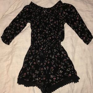 BLACK FLORAL A&F ROMPER WITH 3/4 SLEEVES